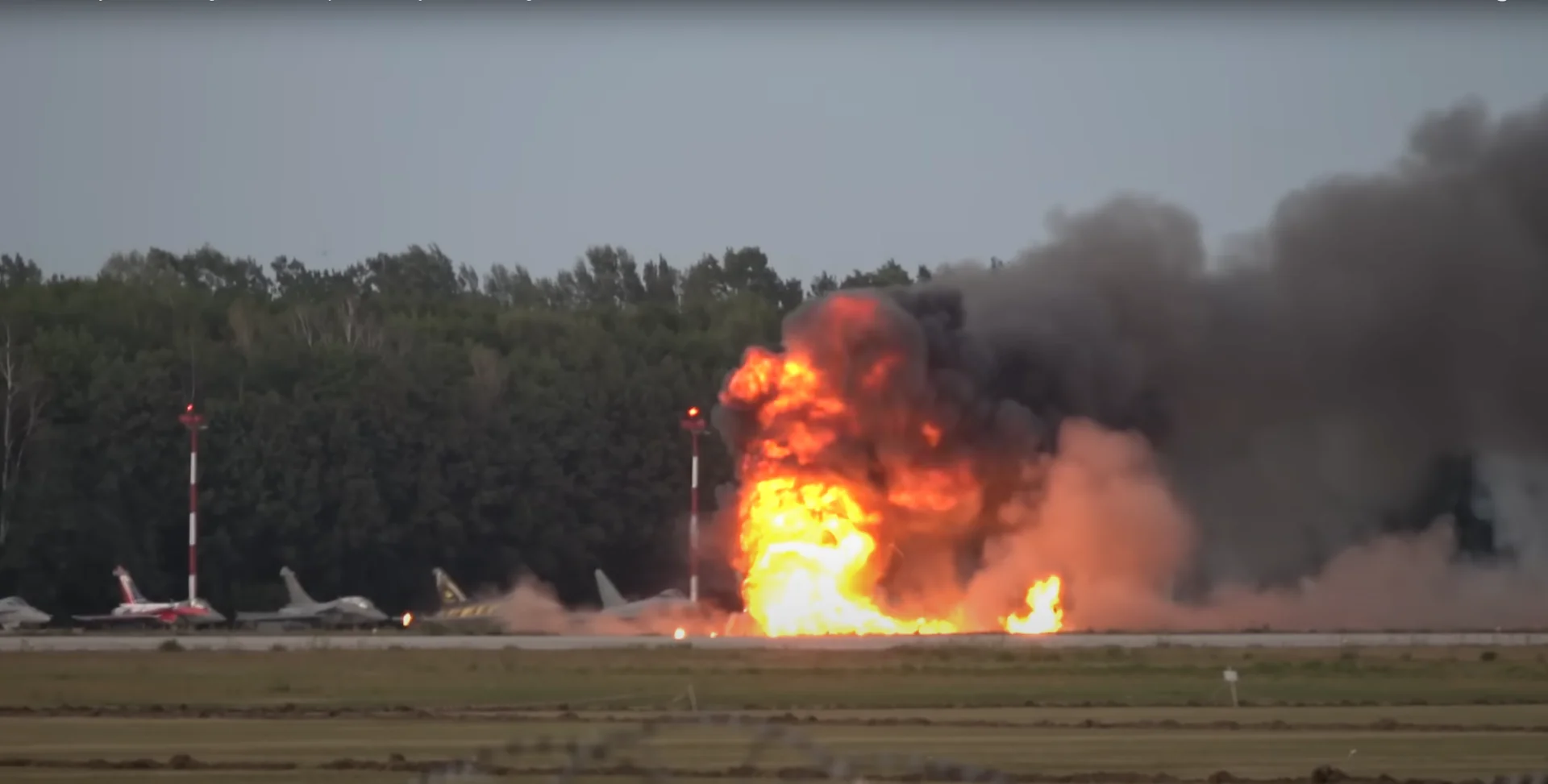 ✈️ Katastrofa F-16 w Radomiu – Air Show 2025 przerwane po tragicznym wypadku