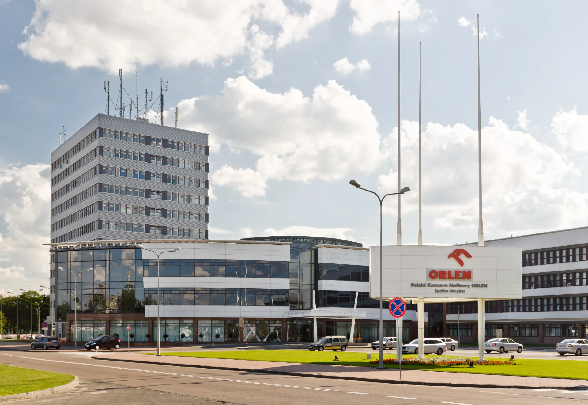 📰 Orlen sprzedaje Polska Press – koniec eksperymentu z państwowym właścicielem mediów?
